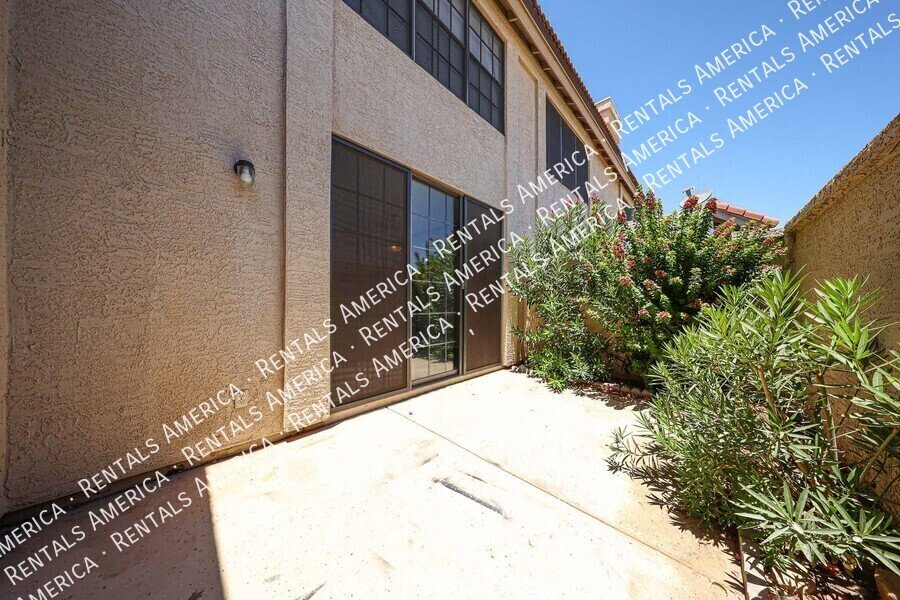 Great Location in Chandler ~ 3 BR 2.5 BA Townhome ~ Ready Now! property image