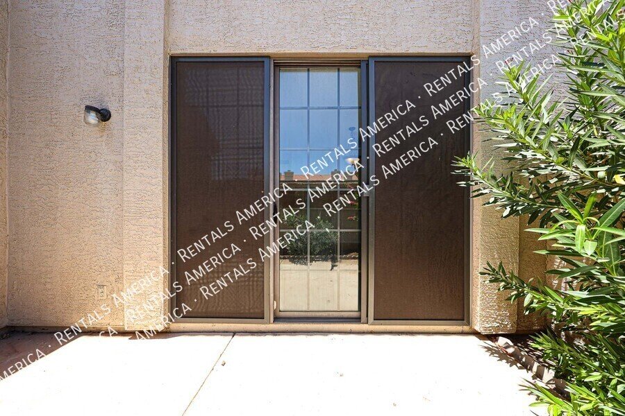 Great Location in Chandler ~ 3 BR 2.5 BA Townhome ~ Ready Now! property image