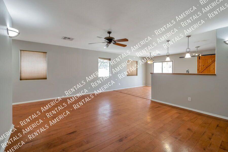 Beautifully Upgraded Open-Concept 3 Bdrm in San Tan Valley! property image