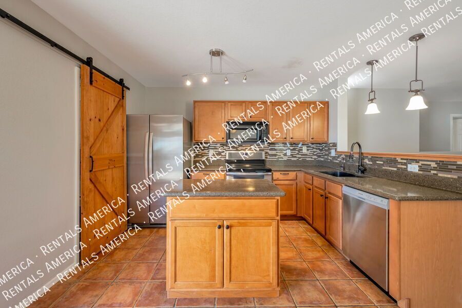 Beautifully Upgraded Open-Concept 3 Bdrm in San Tan Valley! property image