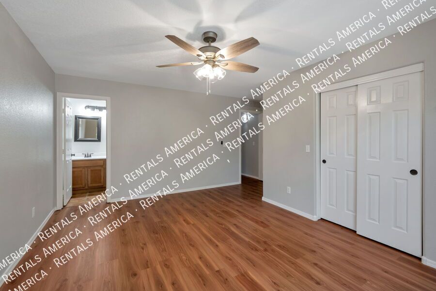 Beautifully Upgraded Open-Concept 3 Bdrm in San Tan Valley! property image