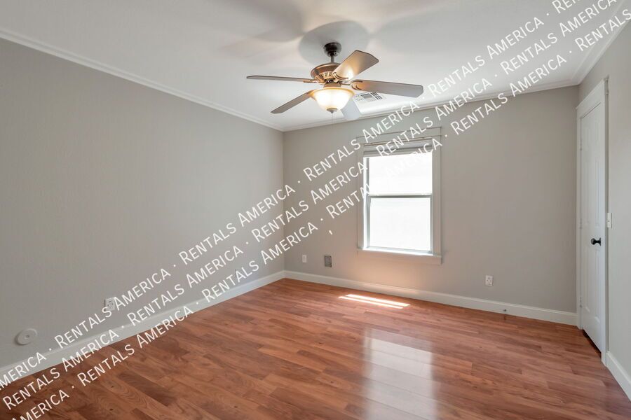 Beautifully Upgraded Open-Concept 3 Bdrm in San Tan Valley! property image