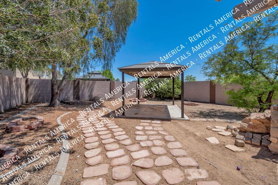 Beautifully Upgraded Open-Concept 3 Bdrm in San Tan Valley! property image