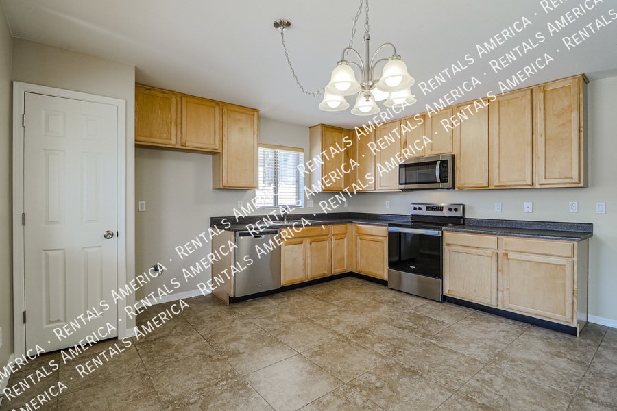 Wonderful 4-bedroom home with a loft located in San Tan Heights. property image