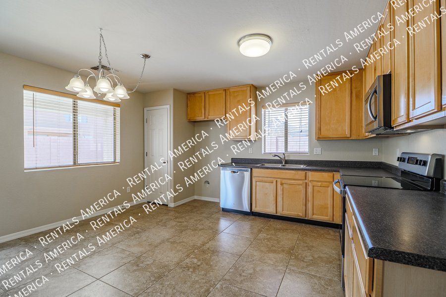 Wonderful 4-bedroom home with a loft located in San Tan Heights. property image