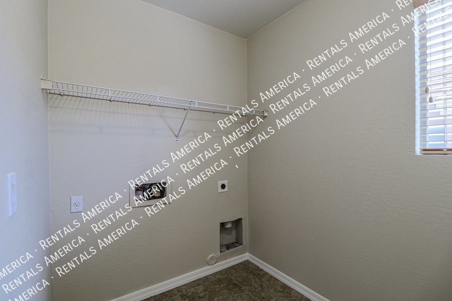 Wonderful 4-bedroom home with a loft located in San Tan Heights. property image