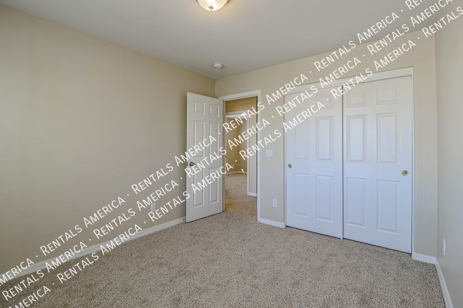 Wonderful 4-bedroom home with a loft located in San Tan Heights. property image