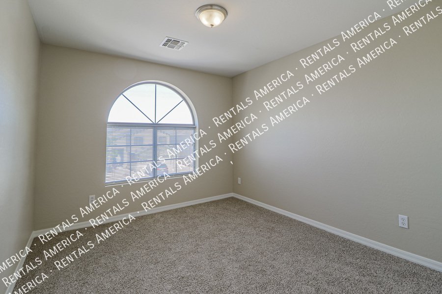 Wonderful 4-bedroom home with a loft located in San Tan Heights. property image