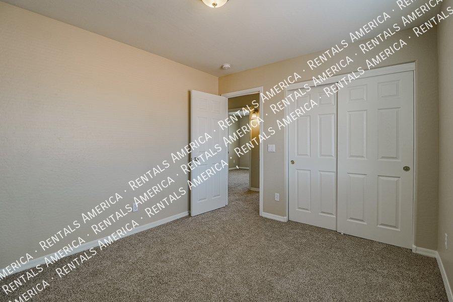 Wonderful 4-bedroom home with a loft located in San Tan Heights. property image