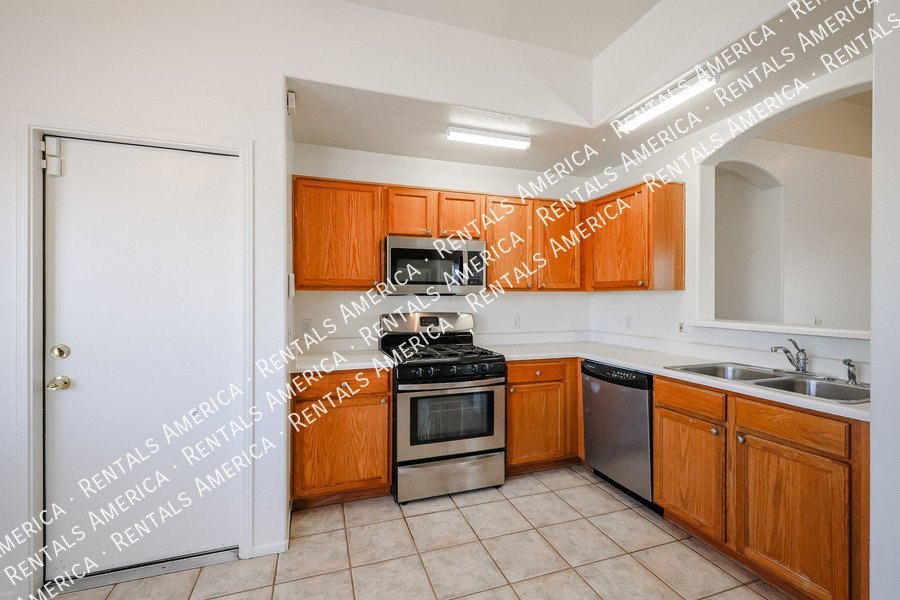 Lovely 3 BD, 2 BA Corner Lot Home in Wildflower Ranch in Goodyear! property image