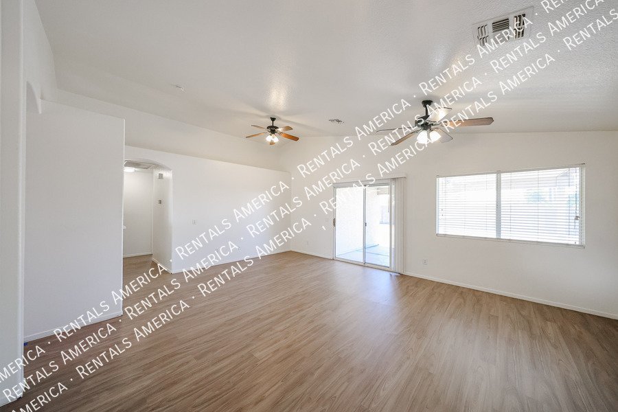 Lovely 3 BD, 2 BA Corner Lot Home in Wildflower Ranch in Goodyear! property image