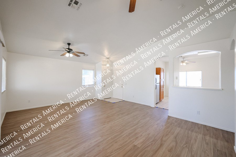 Lovely 3 BD, 2 BA Corner Lot Home in Wildflower Ranch in Goodyear! property image
