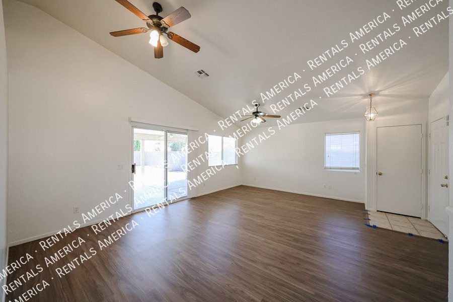 Lovely 3 BD, 2 BA Corner Lot Home in Wildflower Ranch in Goodyear! property image