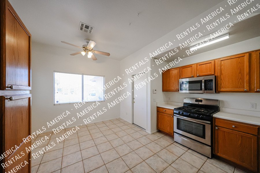 Lovely 3 BD, 2 BA Corner Lot Home in Wildflower Ranch in Goodyear! property image