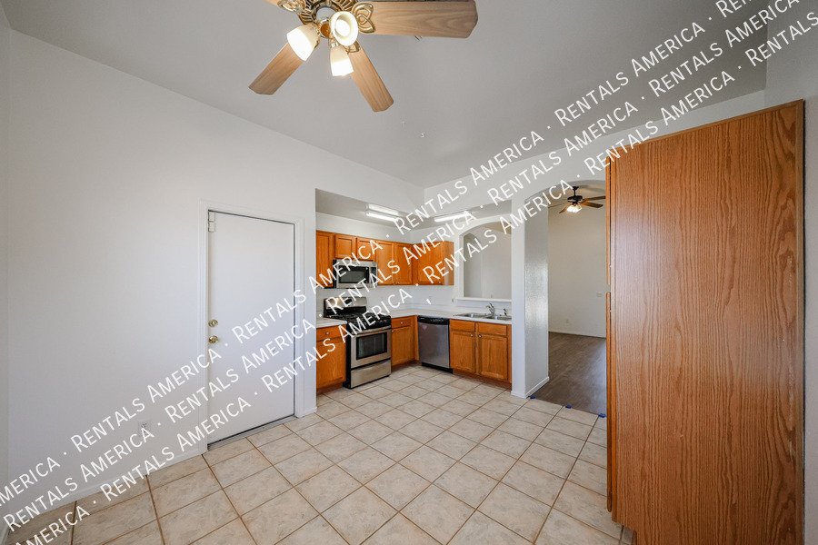 Lovely 3 BD, 2 BA Corner Lot Home in Wildflower Ranch in Goodyear! property image