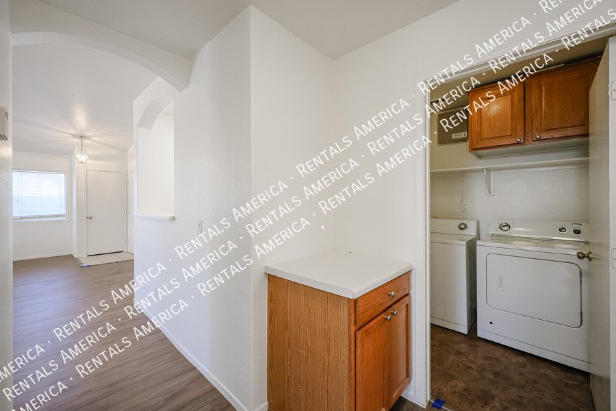 Lovely 3 BD, 2 BA Corner Lot Home in Wildflower Ranch in Goodyear! property image
