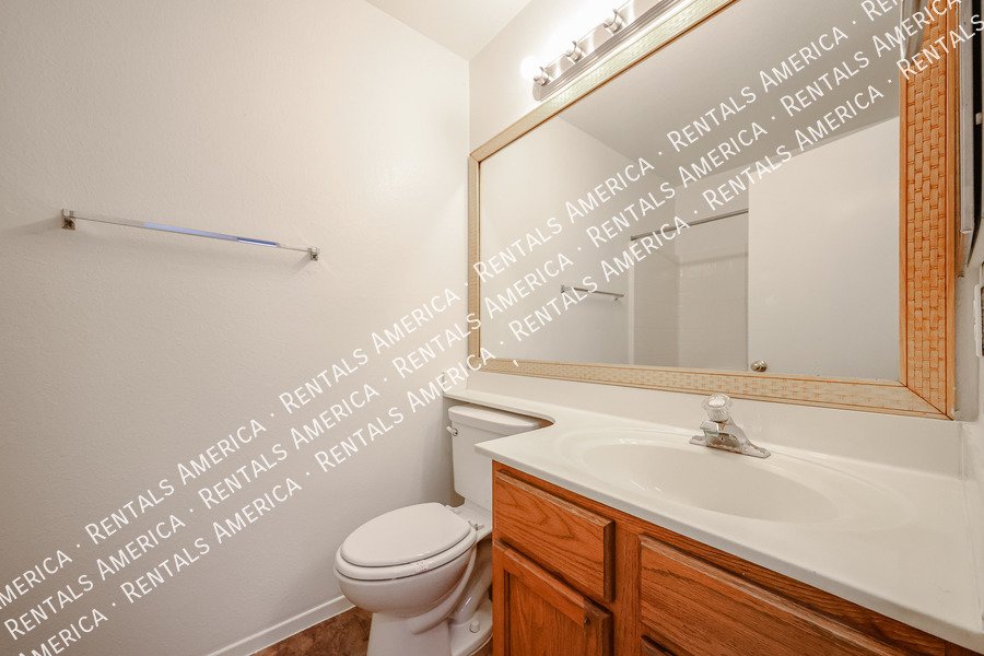 Lovely 3 BD, 2 BA Corner Lot Home in Wildflower Ranch in Goodyear! property image