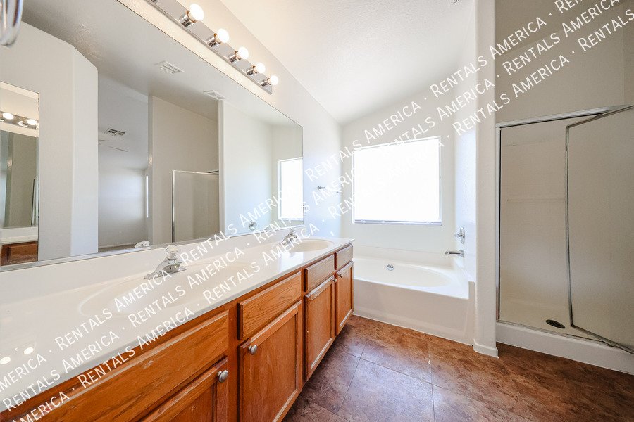Lovely 3 BD, 2 BA Corner Lot Home in Wildflower Ranch in Goodyear! property image
