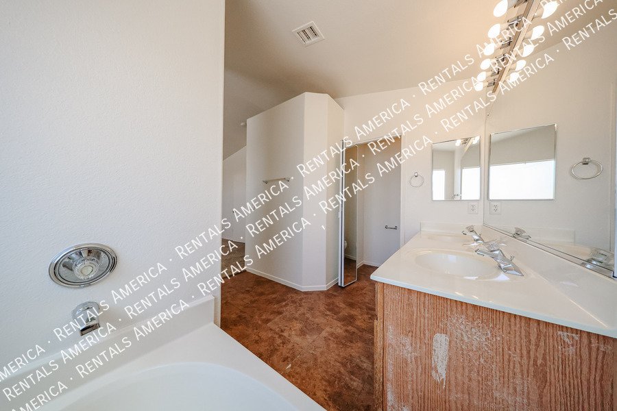 Lovely 3 BD, 2 BA Corner Lot Home in Wildflower Ranch in Goodyear! property image