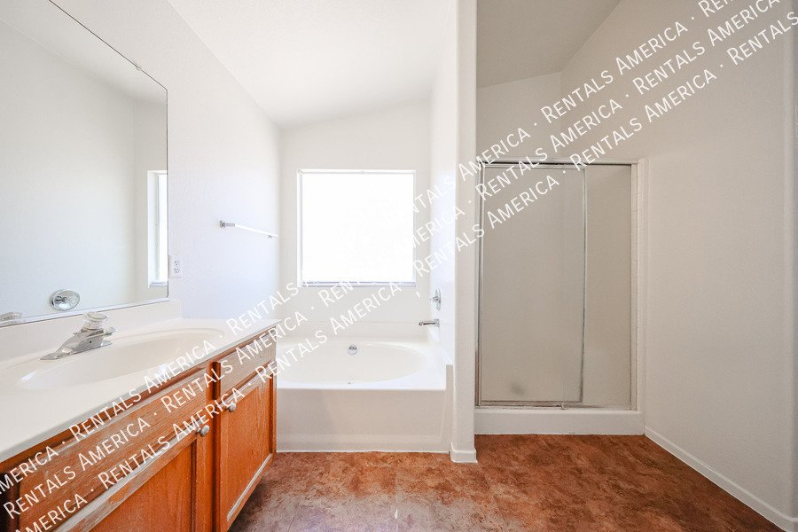 Lovely 3 BD, 2 BA Corner Lot Home in Wildflower Ranch in Goodyear! property image