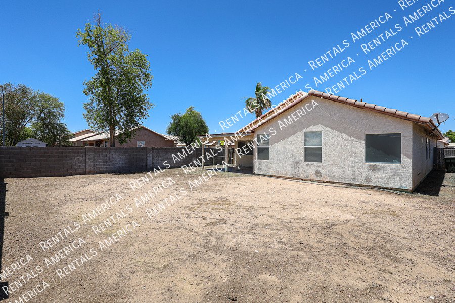 Lovely 3 BD, 2 BA Corner Lot Home in Wildflower Ranch in Goodyear! property image