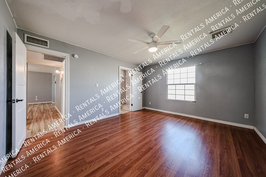 Cute and Cozy 2bedroom on Large Backyard!! Coming Soon!! property image