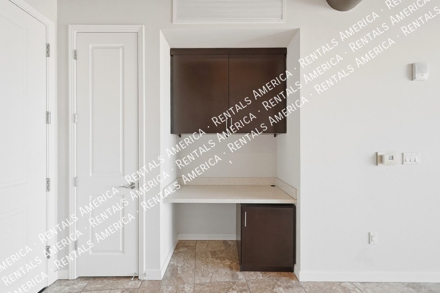 Beautiful 1 Bedroom in the Heart of Downtown Phoenix! property image