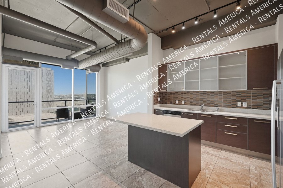 Beautiful 1 Bedroom in the Heart of Downtown Phoenix! property image