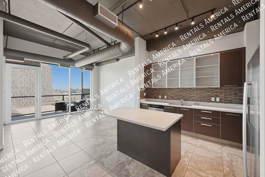 Beautiful 1 Bedroom in the Heart of Downtown Phoenix! property image