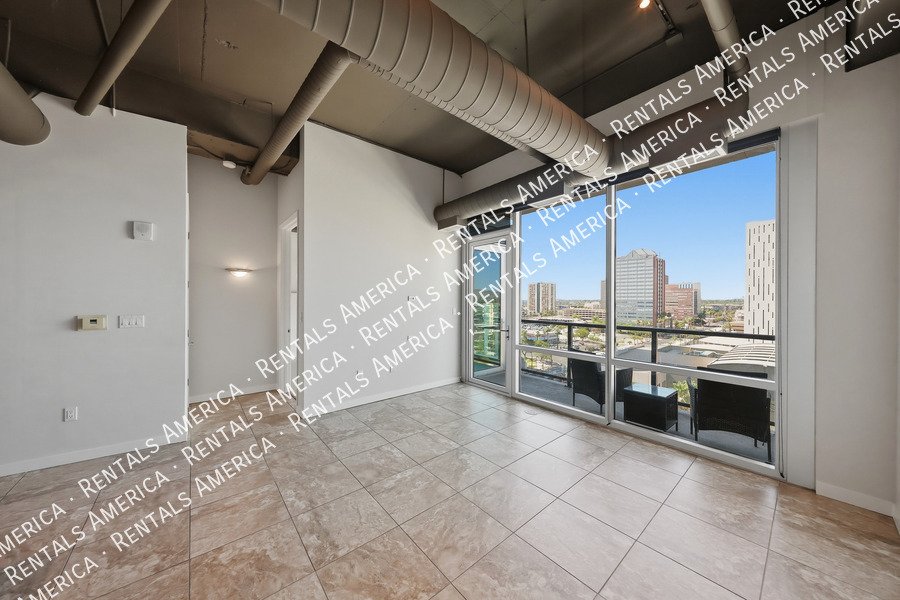 Beautiful 1 Bedroom in the Heart of Downtown Phoenix! property image