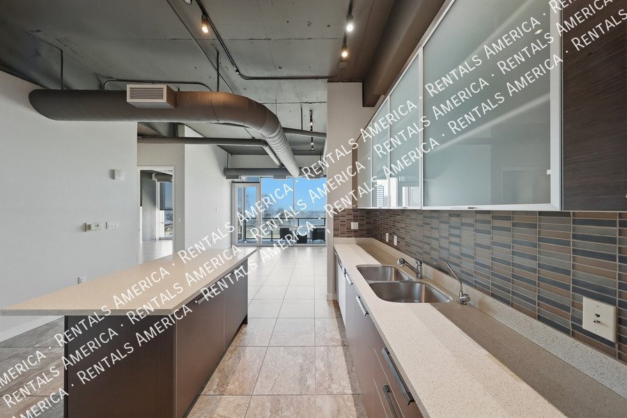 Beautiful 1 Bedroom in the Heart of Downtown Phoenix! property image