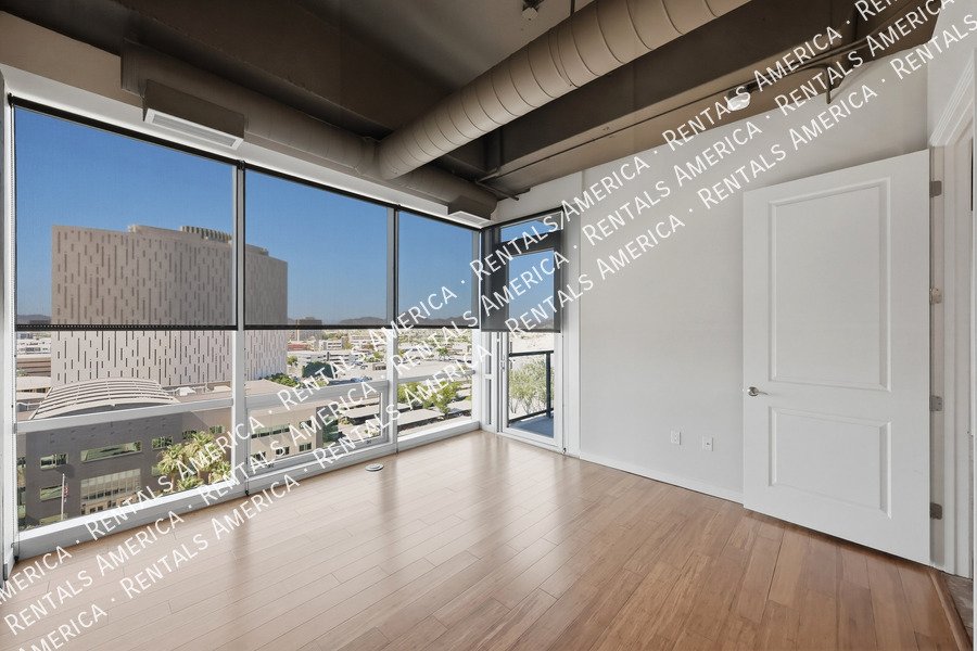 Beautiful 1 Bedroom in the Heart of Downtown Phoenix! property image