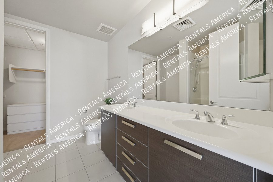 Beautiful 1 Bedroom in the Heart of Downtown Phoenix! property image