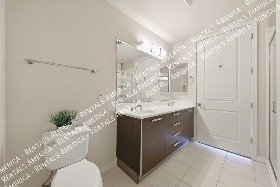 Beautiful 1 Bedroom in the Heart of Downtown Phoenix! property image