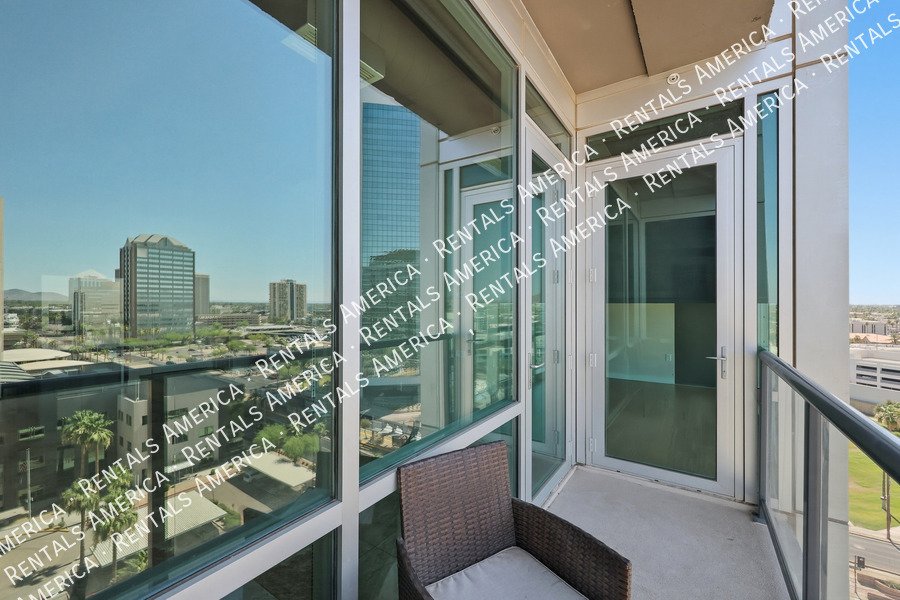 Beautiful 1 Bedroom in the Heart of Downtown Phoenix! property image