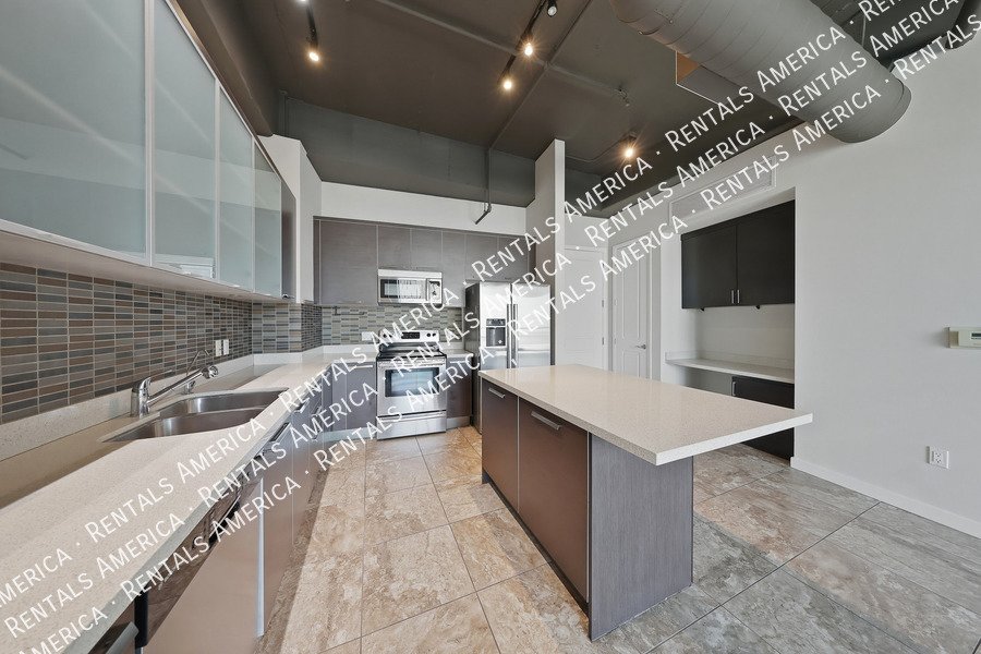 Beautiful 1 Bedroom in the Heart of Downtown Phoenix! property image