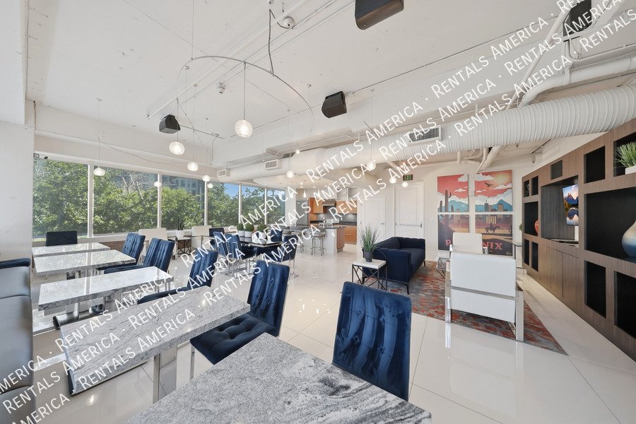 Beautiful 1 Bedroom in the Heart of Downtown Phoenix! property image