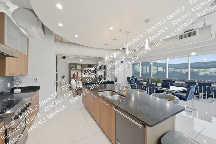 Beautiful 1 Bedroom in the Heart of Downtown Phoenix! property image