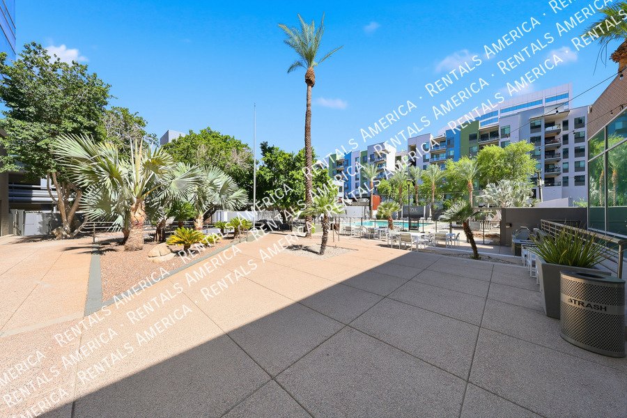 Beautiful 1 Bedroom in the Heart of Downtown Phoenix! property image