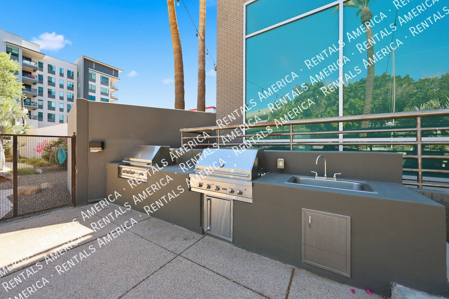 Beautiful 1 Bedroom in the Heart of Downtown Phoenix! property image