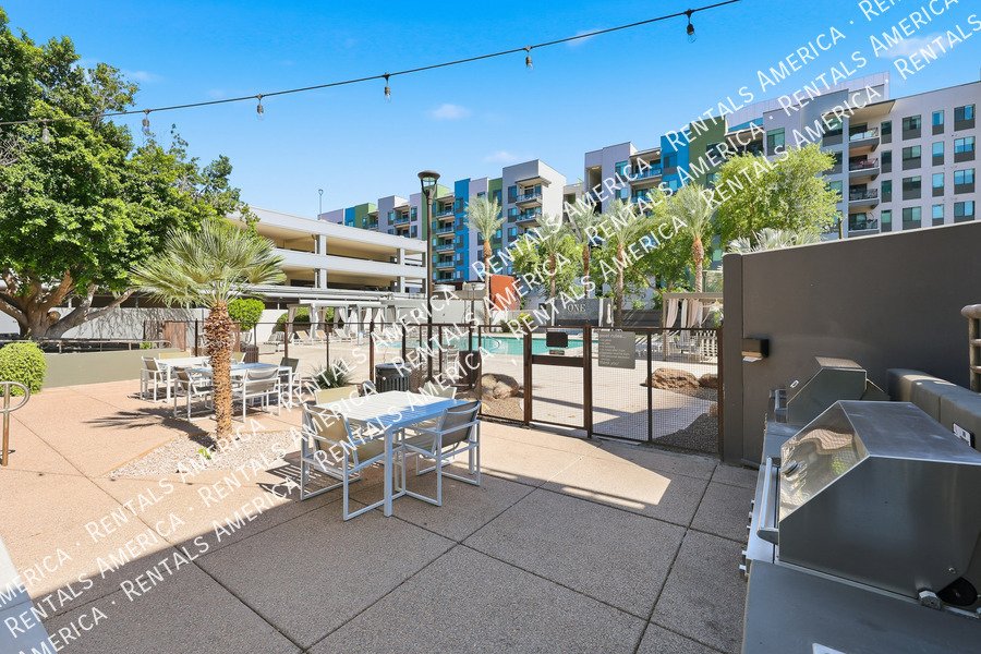 Beautiful 1 Bedroom in the Heart of Downtown Phoenix! property image
