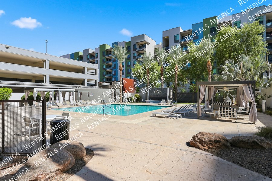 Beautiful 1 Bedroom in the Heart of Downtown Phoenix! property image