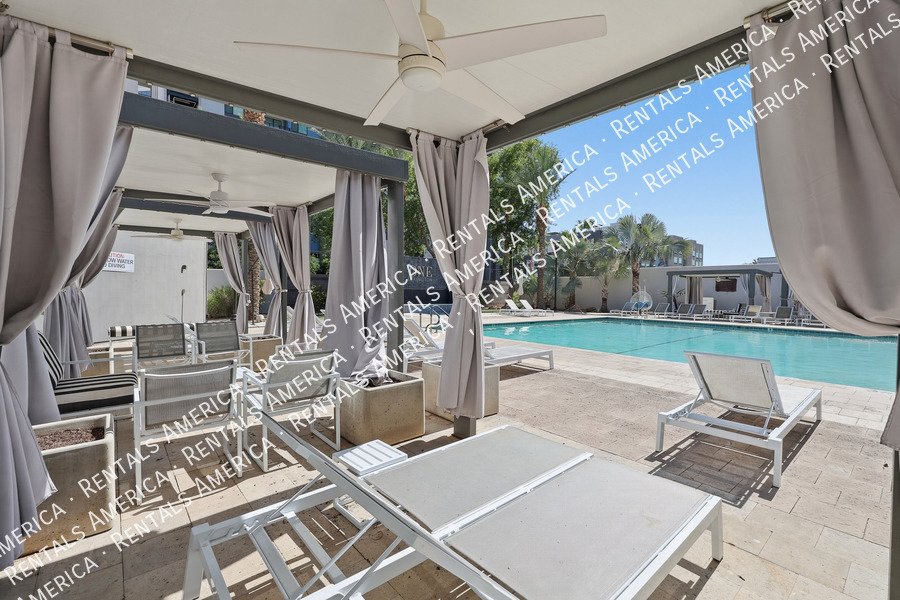 Beautiful 1 Bedroom in the Heart of Downtown Phoenix! property image