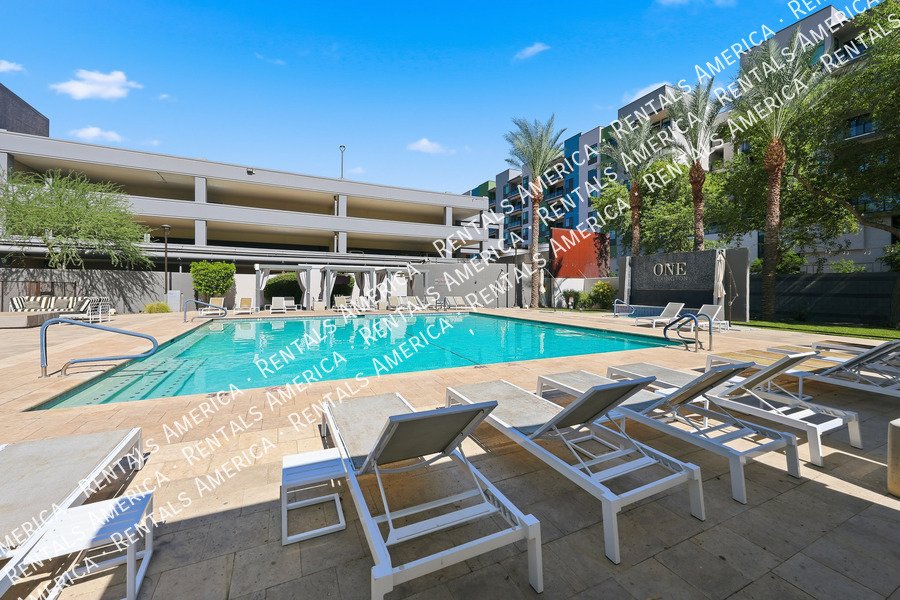 Beautiful 1 Bedroom in the Heart of Downtown Phoenix! property image