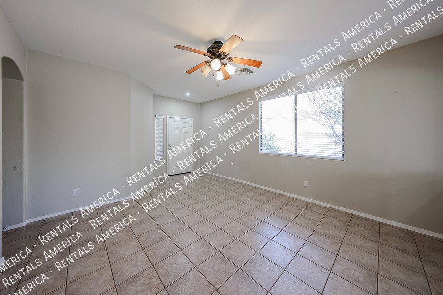 Charming 3 bed / 2 bath - Turf Backyard  property image