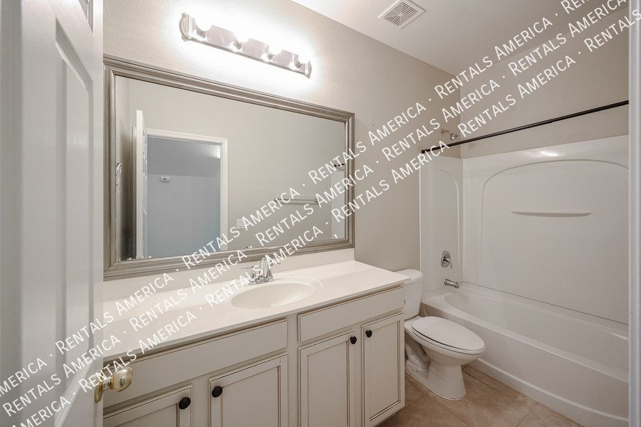 Charming 3 bed / 2 bath - Turf Backyard  property image