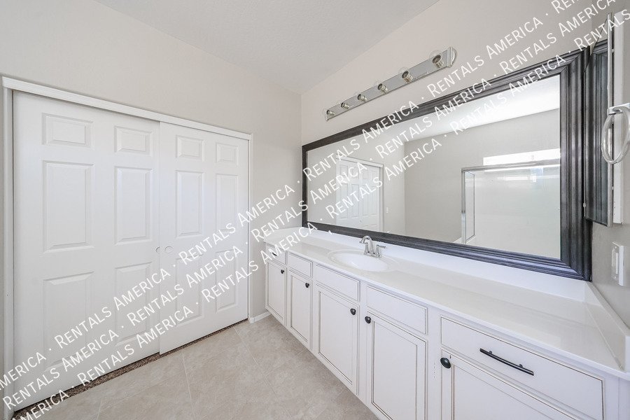 Charming 3 bed / 2 bath - Turf Backyard  property image