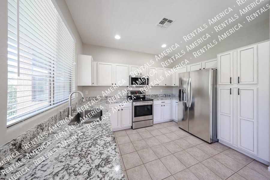 Charming 3 bed / 2 bath - Turf Backyard  property image