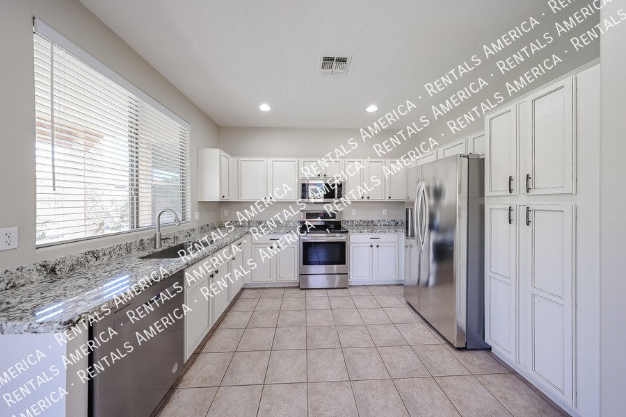 Charming 3 bed / 2 bath - Turf Backyard  property image