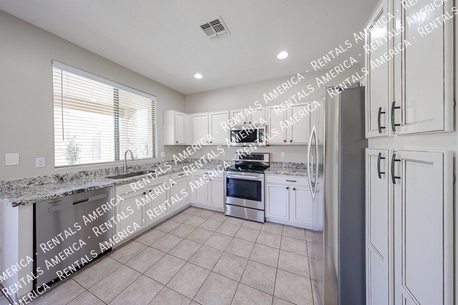 Charming 3 bed / 2 bath - Turf Backyard  property image